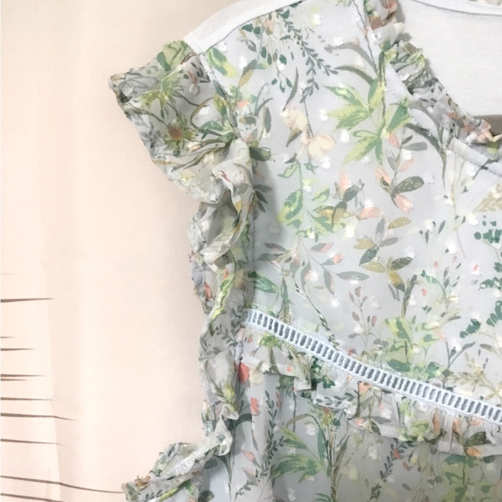 Lauren Conrad Light Blue Floral Print Flutter Sleeve Blouse~Size XXL - Picture 2 of 7